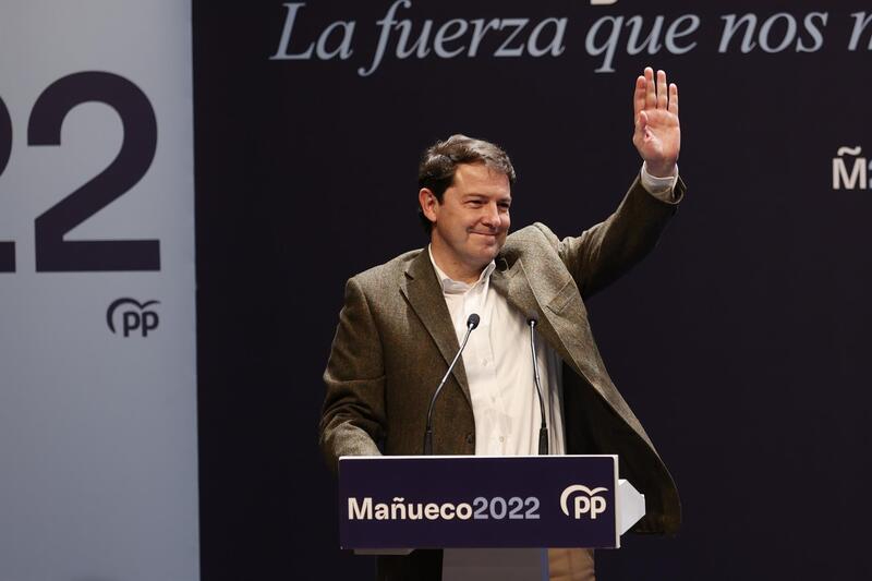 Mañueco acusa al PSOE de estar dos años buscando tránsfugas en Castilla y León 