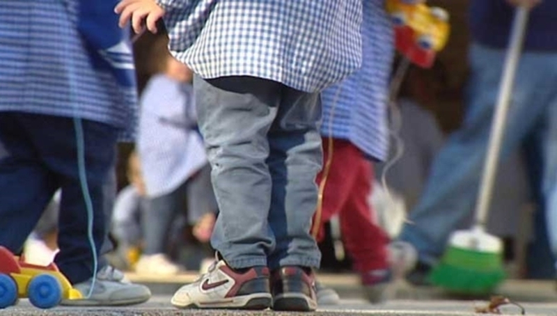 El calendario que proponen los pediatras para la retirada de mascarillas en interiores de colegios e institutos 