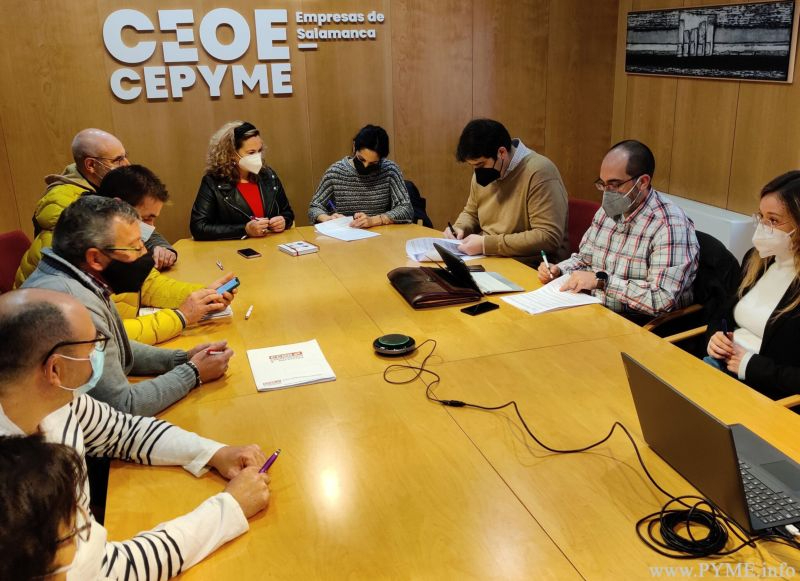 La patronal y sindicatos firman otros tres convenios en Salamanca