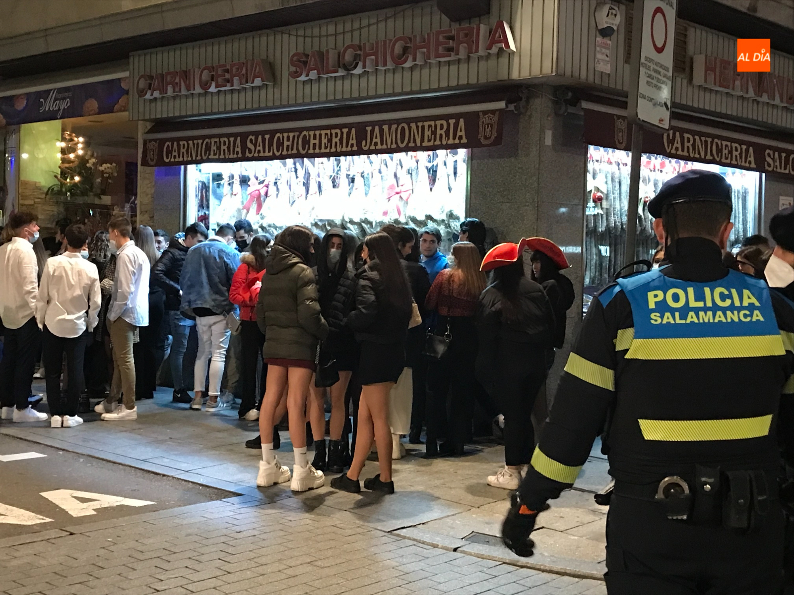 La noche salmantina de nuevo deja gran cantidad de denuncias e incidentes