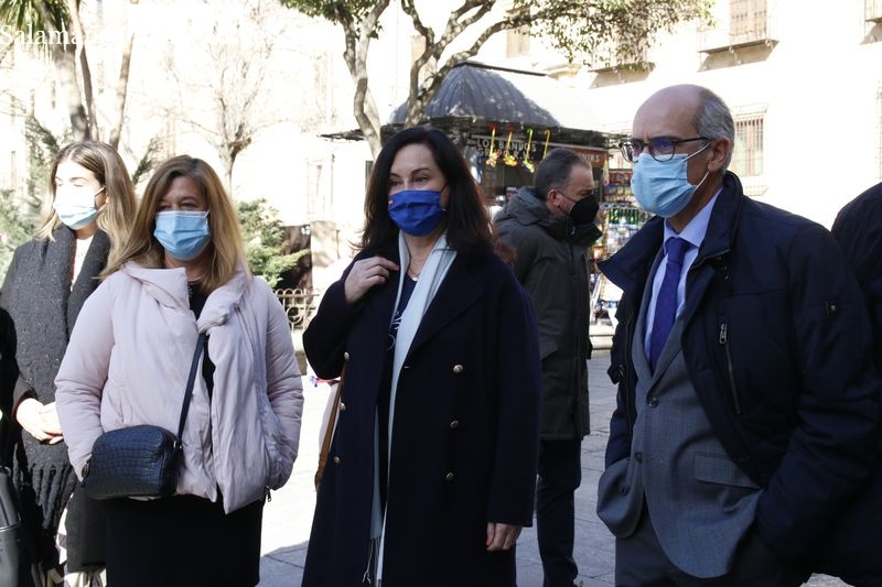 Edurne Uriarte considera que el domingo se elige entre un gobierno radical o el de la España constitucional