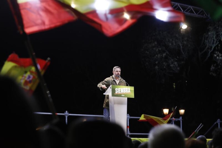 Abascal apela a raíces profundas que no se hielan y anticipa que Vox solo hablará con el PP