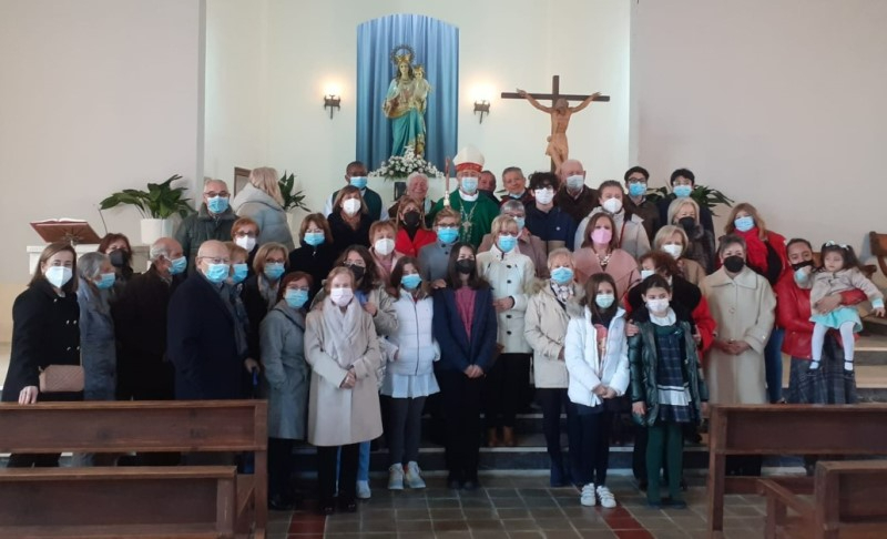 El Obispo conoce a los feligreses de Fuentes de Oñoro