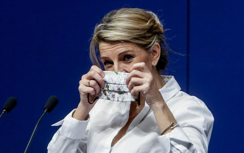 Firmado el acuerdo del Gobierno con CCOO y UGT para subir el salario mínimo desde el 1 de enero