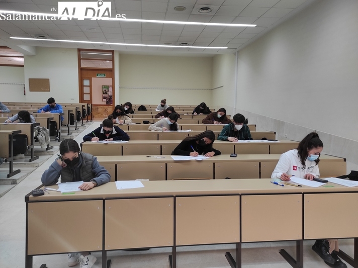 Tres alumnas representan al IES Leonardo da Vinci en las Olimpiadas de Economía