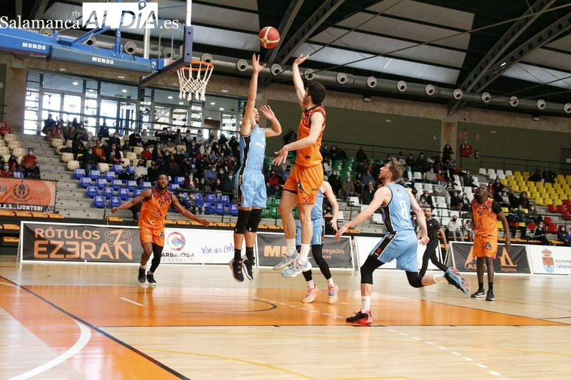 El Aquimisa Carbajosa Empresarial alarga su buena racha y sigue luchando por la salvación (90-81)