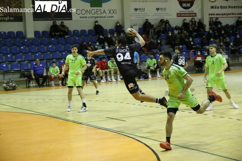 Al BM Salamanca y el Río Tormes no les vale dar su 100% contra el líder invicto (24-29)