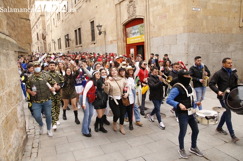 Jueves de fiesta universitaria con los alumnos de Logopedia y Enfermería 