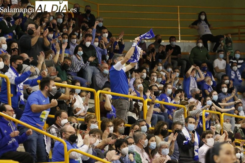 El infierno azul no falla con un ambiente como el de antaño en Würzburg