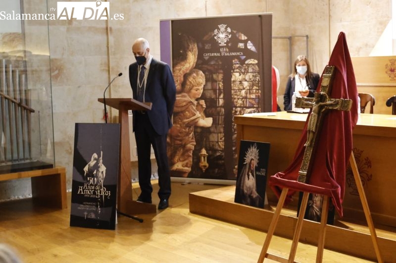La Hermandad del Cristo del Amor y de la Paz pregona su cincuentenario en la Catedral Vieja