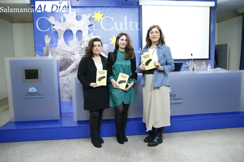 ‘Llumantia Ilíquida’, el poético viaje de Mónica Velasco en edición bilingüe 