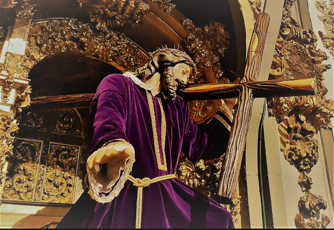 Vísperas (IV): con una cruz en las manos