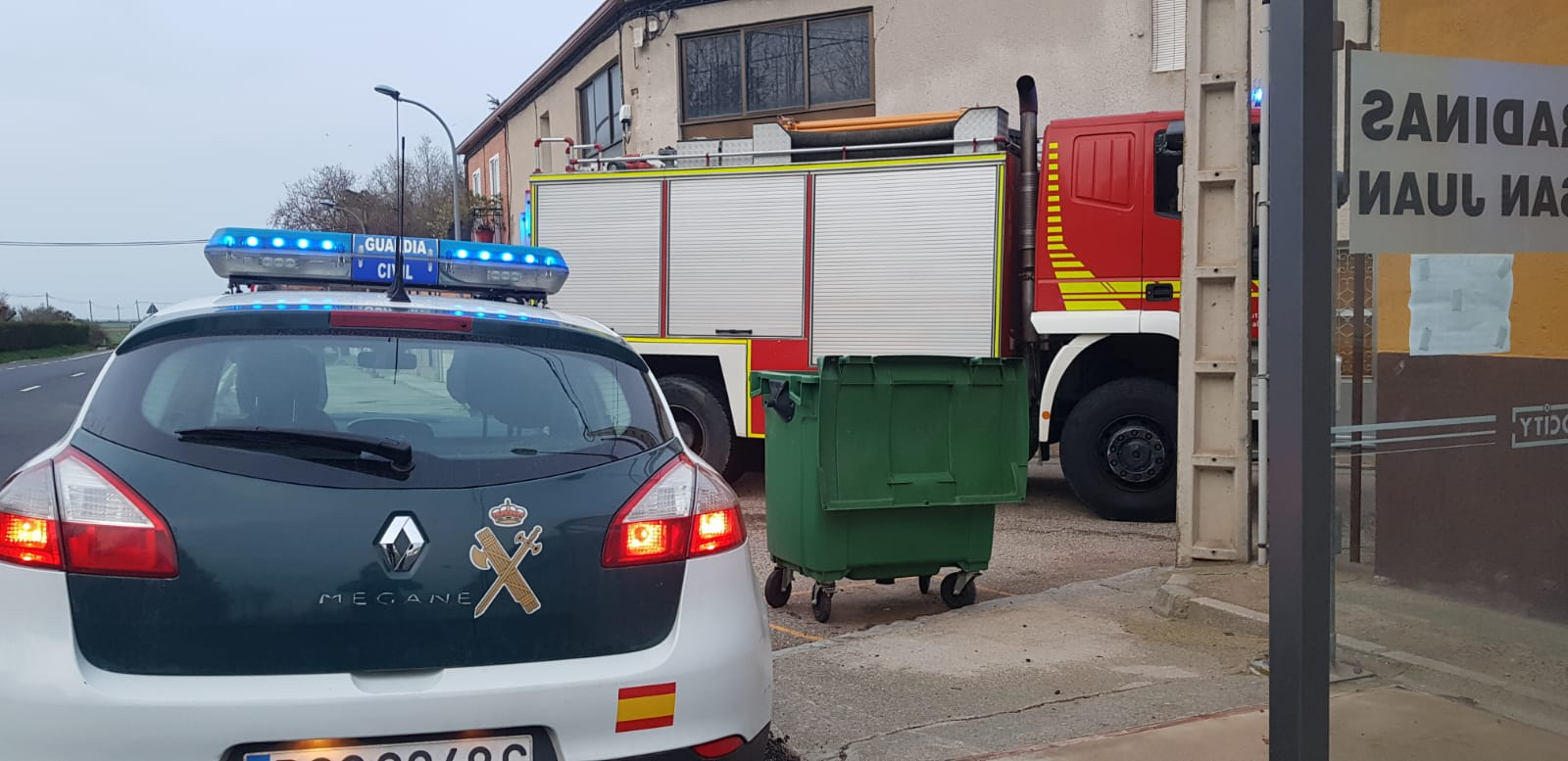 Avisados los Bomberos tras declararse un incendio en un contenedor en Paradinas de San Juan