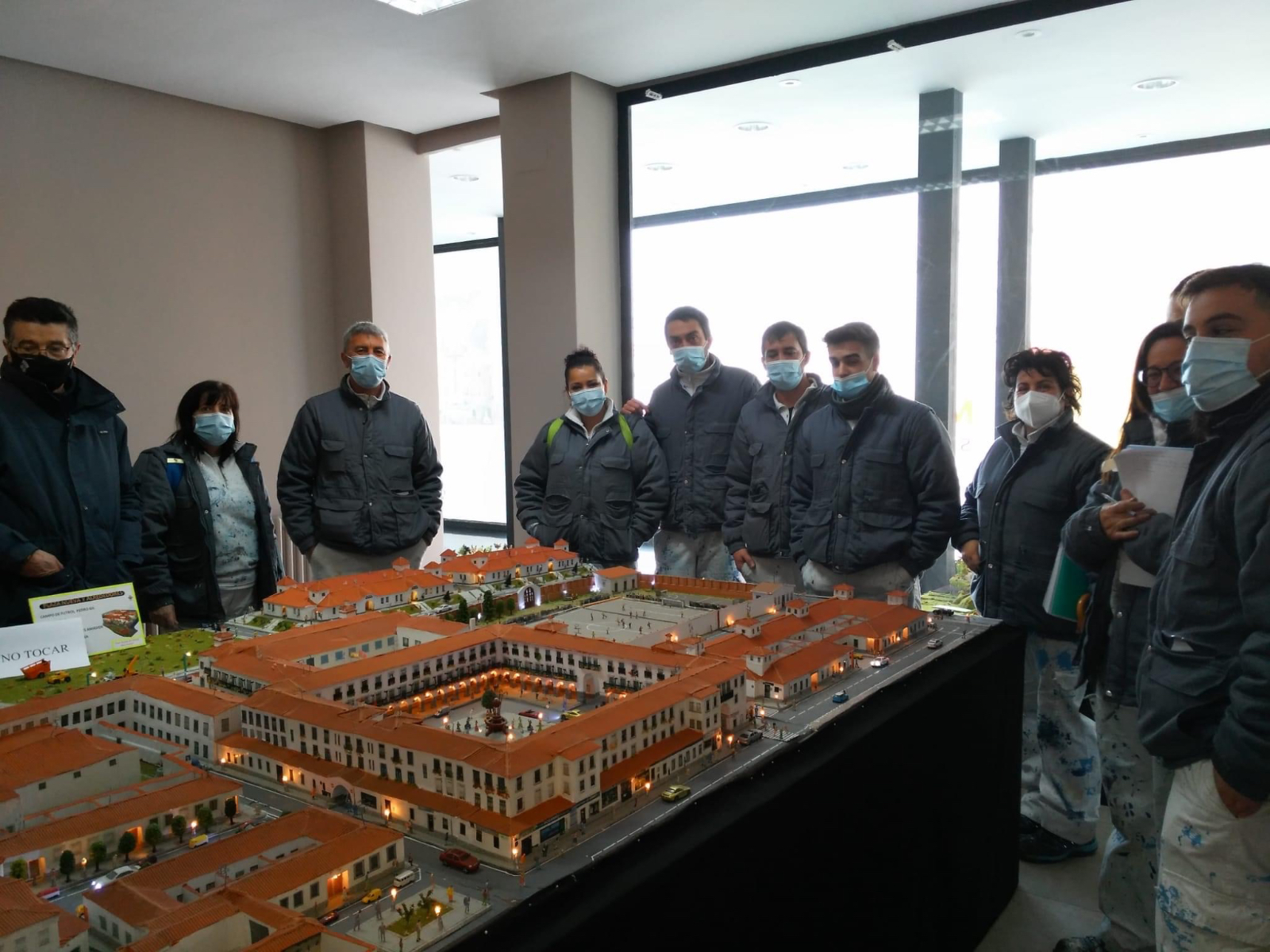 Los participantes del programa de formación y empleo realizan una visita guiada en Peñaranda 