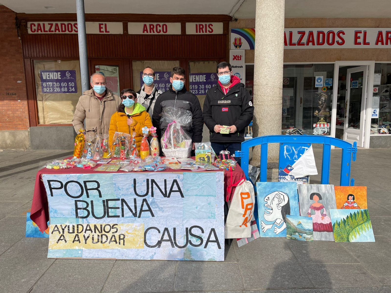 Acomunidad y Acopedis realizan un mercadillo solidario para ayudar al pueblo ucraniano