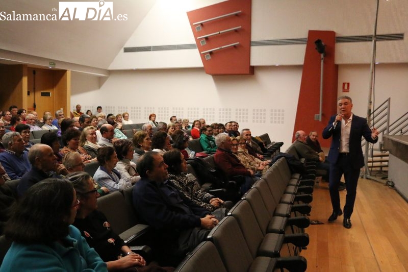 El Ayuntamiento de Vitigudino dedica a los mayores una actuación musical