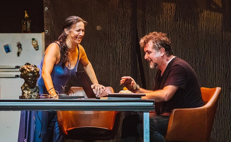 Cita teatral este viernes con la obra Cabezas de cartel