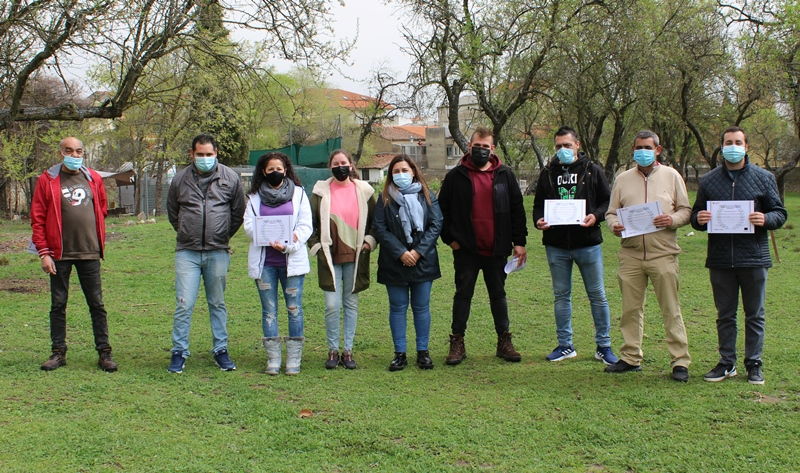 Los alumnos de la acción formativa en desbroce de Cáritas reciben sus diplomas