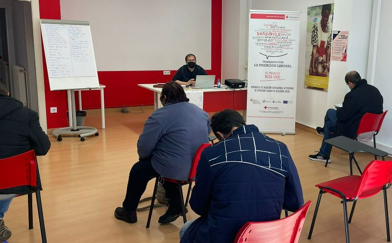 Diez personas se forman con Cruz Roja en actividades auxiliares de comercio