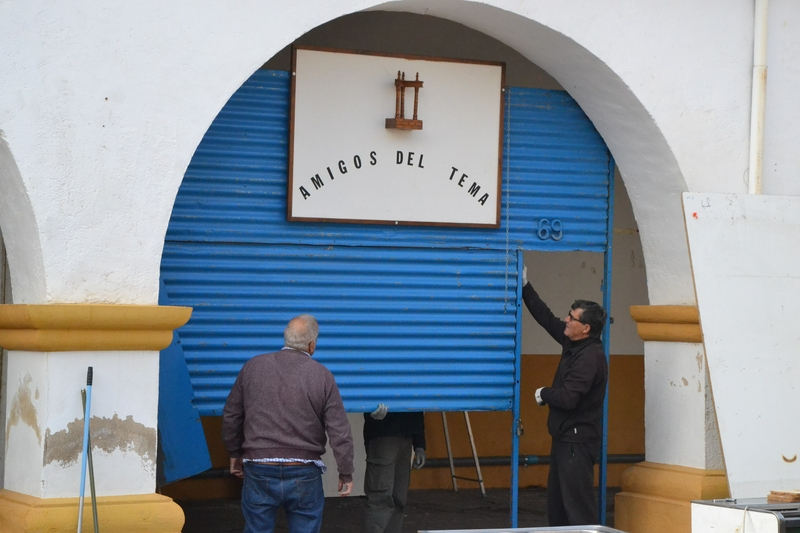 La Plazuela del Buen Alcalde dice adiós a su look carnavalero