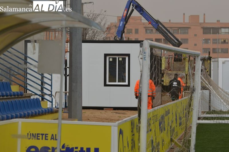 El debut del nuevo entrenador de Unionistas, marcado por un día de mucho ajetreo en las obras del Reina Sofía