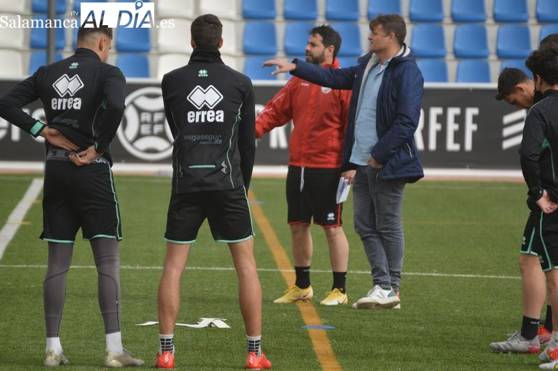 Luis Ayllón abre su etapa en Unionistas con su primer entrenamiento