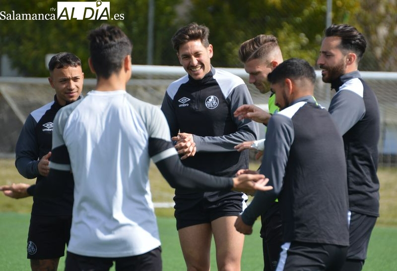 Caras felices en la vuelta al trabajo de un Salamanca UDS en el que Télles ya pisa césped