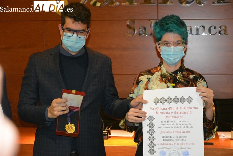 Sentido homenaje póstumo a Francisco Crespo en la Cámara de Comercio de Salamanca 