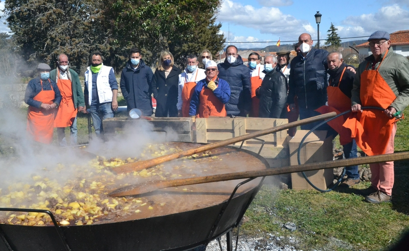 La falta de carpa y el frío modifican los hábitos de la gran comida del Domingo de Piñata