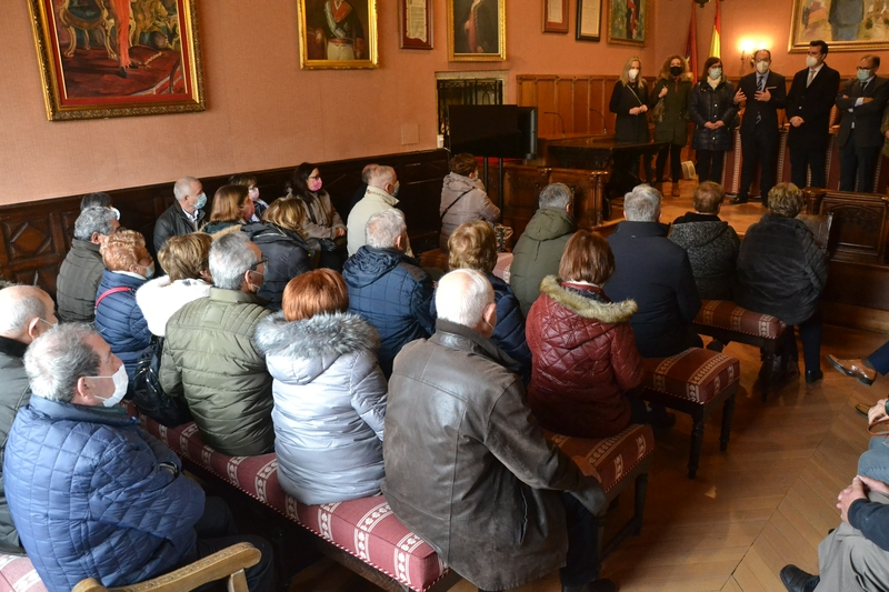 Recibida en el salón de plenos la expedición llegada de Medina de Rioseco