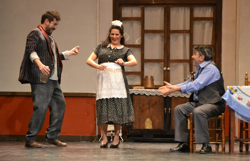 Buena entrada en el Teatro Nuevo para echar unas risas con ‘Anacleto se divorcia’