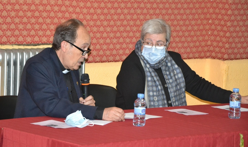 Mari Paz Diago diserta sobre el papel de la mujer en la Iglesia