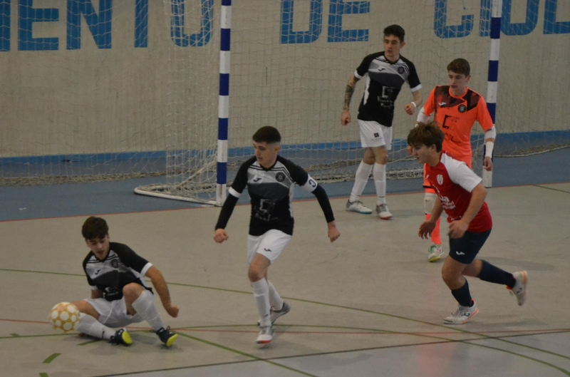 El III Juvenil se queda sin premio en un gran partido ante uno de los gallitos