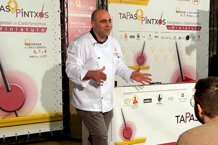 Helio Flores brilla con luz propia en el VIII Congreso Nacional de Gastronomía en Miniatura Tapas Y Pintxos Sanlúcar 2022 