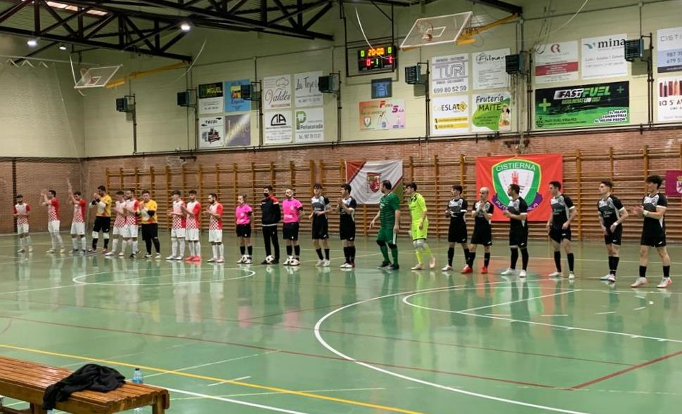 La apuesta del III Senior por el portero-jugador para llevarse la victoria le sale rana en Cistierna