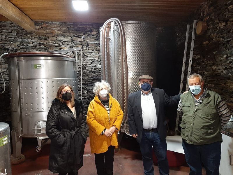 La subdelegada del Gobierno se interesa por las necesidades de Ahigal de los Aceiteros