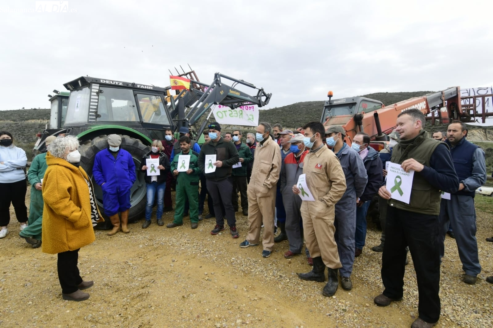 Agricultores y ganaderos reivindican por sorpresa soluciones a la subdelegada del Gobierno