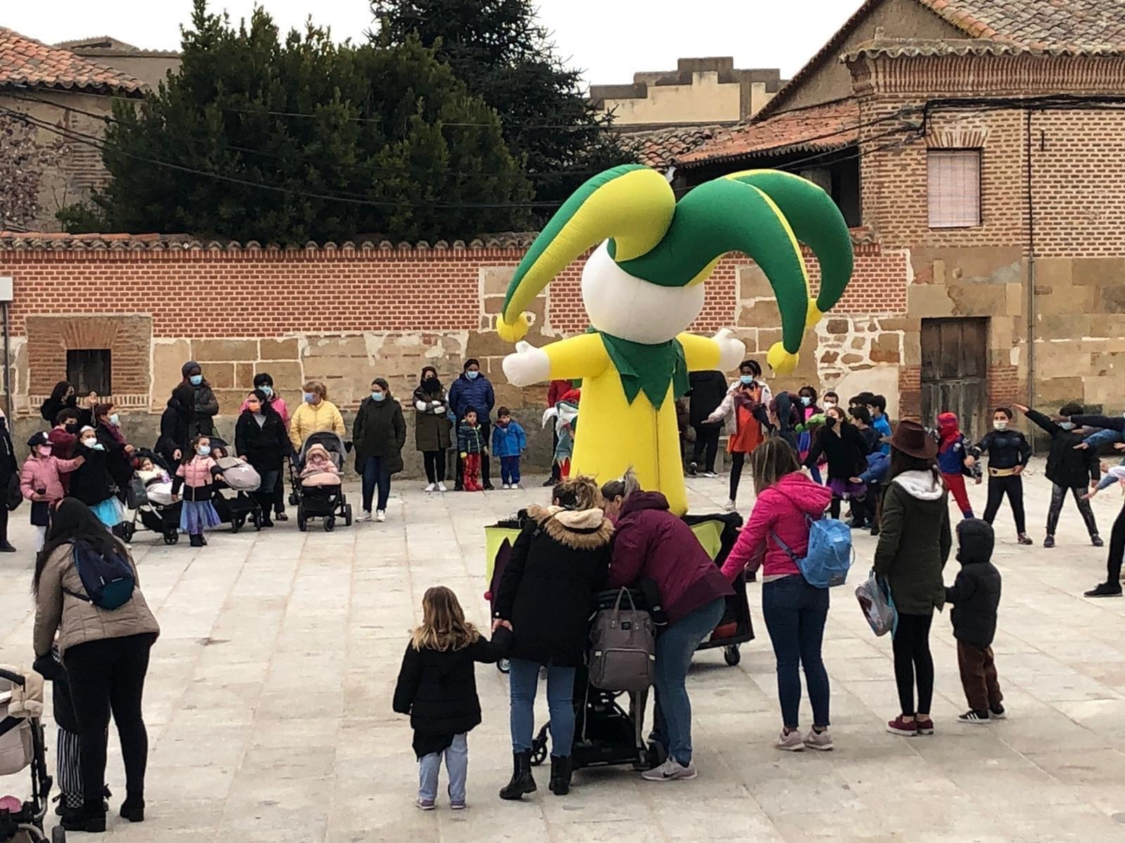 Chocolatada y un animado pasacalles protagonizan un animado martes de carnaval en Villoria