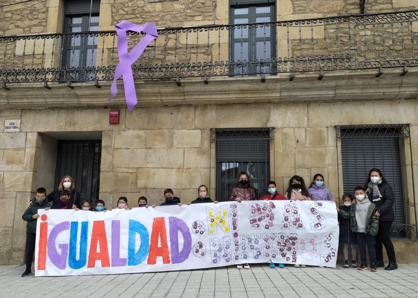 Vitigudino pide la igualdad de género con un gran mural