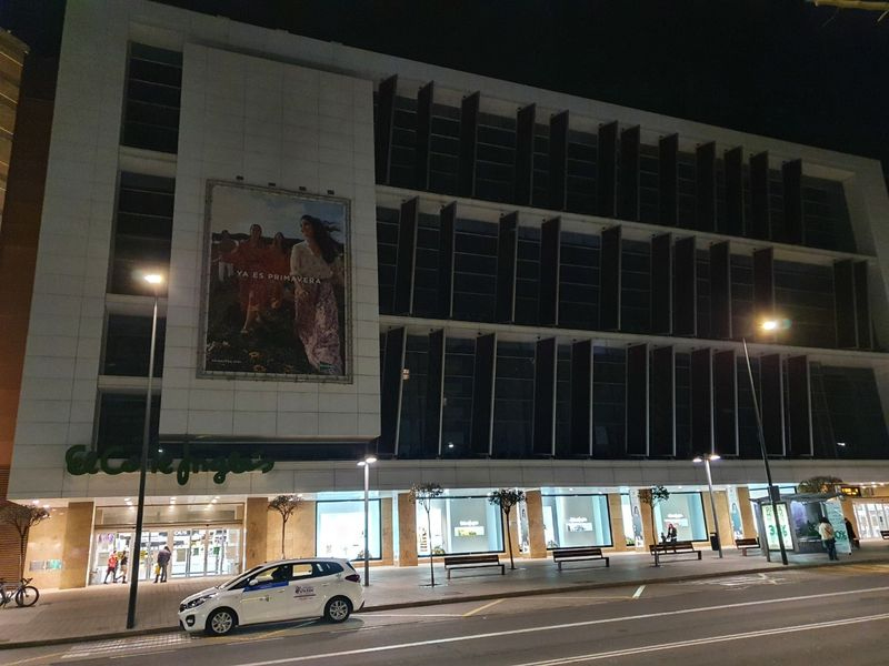 El Corte Inglés apagará las luces de todas sus fachadas este sábado