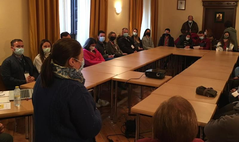 Un encuentro presencial remata el curso de preparación al matrimonio, que ha contado con 13 parejas