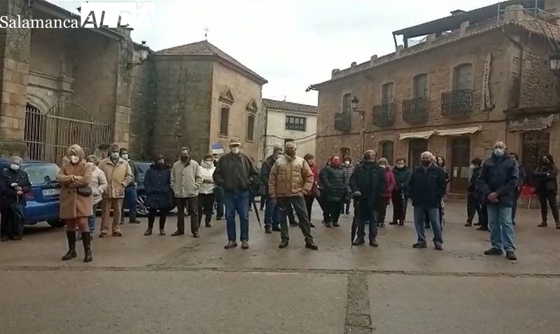 Aldeadávila pide el fin a la guerra en Ucrania con cinco minutos de silencio