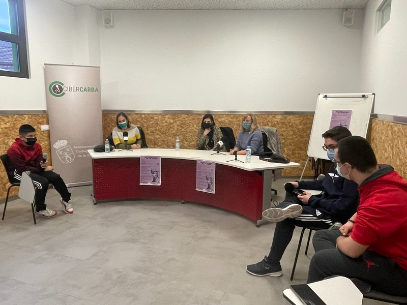 Tertulia sobre la realidad de la mujer en la ciencia 