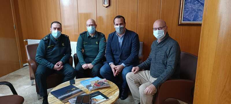 Encuentro entre el Ayuntamiento de Santa Marta y el nuevo jefe de la Comandancia de la Guardia Civil 