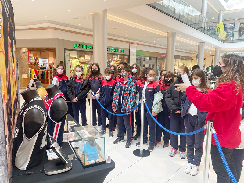 La exposición Leyendas del deporte recibe la visita de escolares de Salamanca y alfoz 