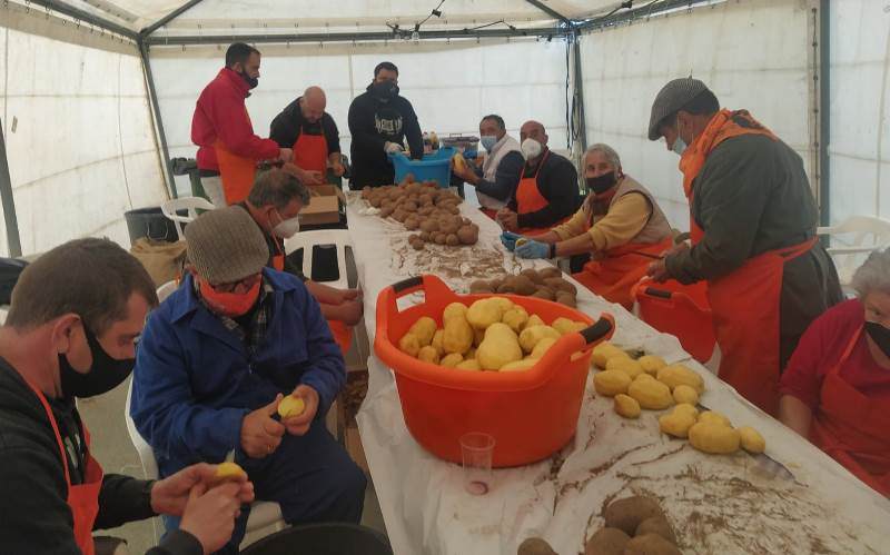 Preparada la carne y las patatas del gran guiso de este Domingo