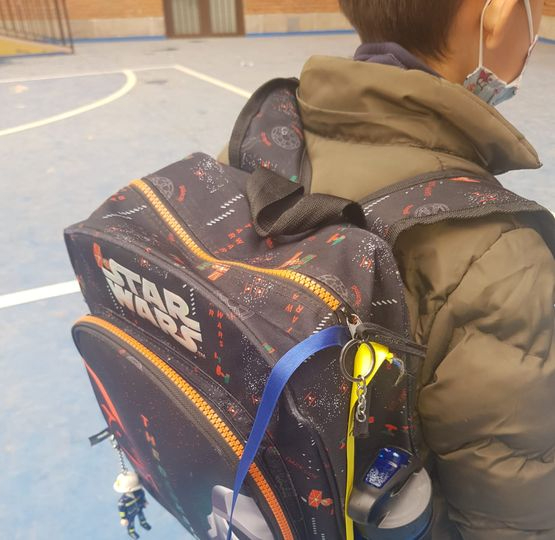 Lazos azules y amarillos: la iniciativa de un niño de Salamanca para apoyar a la población ucraniana