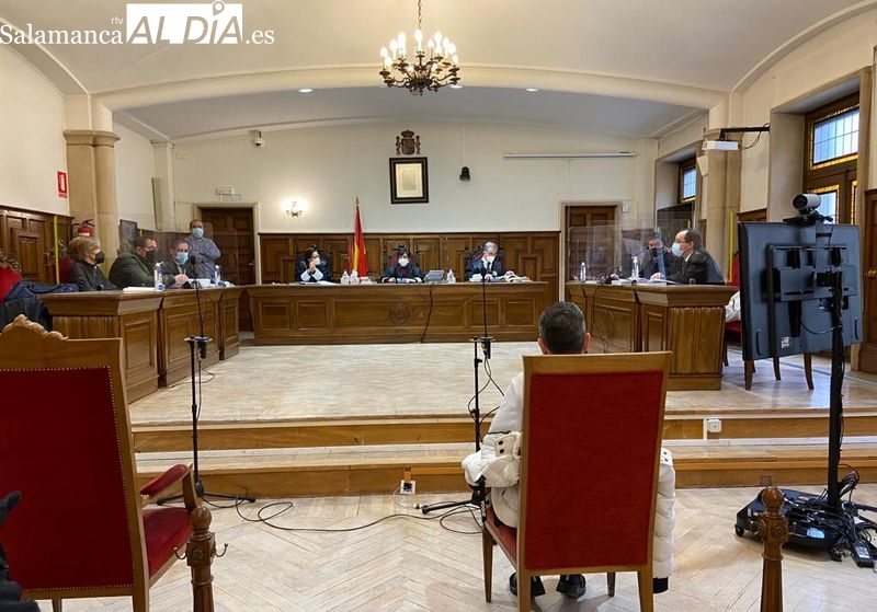 Noté un golpe y pensé que se habían echado encima de la furgoneta, afirma el acusado del triple atropello mortal de Pedrosillo el Ralo