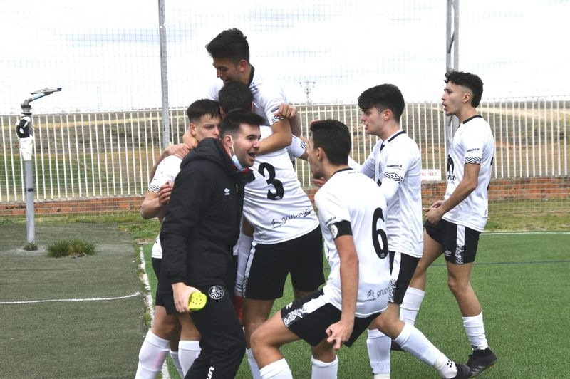 El Salamanca UDS golea al Hergar y se acerca al ascenso a Liga Nacional (4-0)