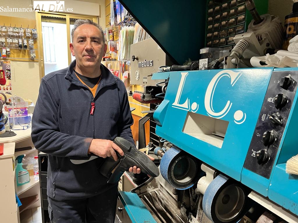 Luis María Criado, el último zapatero de Alba de Tormes